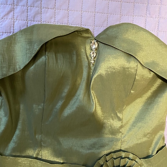 Elegant Strapless Olive dress - Picture 3 of 5